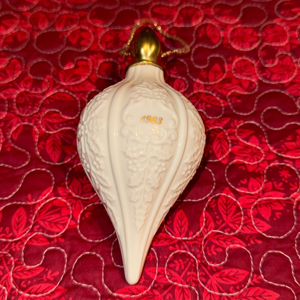 1983 Lenox Annual Holly Motif Ornament.
